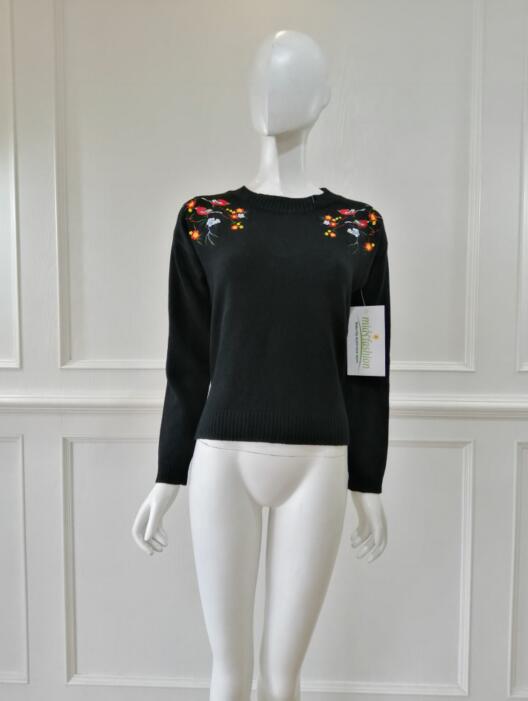 Knitted embroidery pullover China Womens Sweater knit midifashion